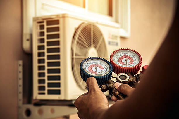 Professional Ac Installation technician working in Linden, AL